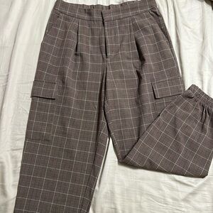 A new day brown plaid cargo pants. Size 10.
